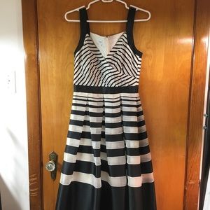 Classic B & W 50's Fit and Flare Sheer Silk Special Occasion Dress - 8